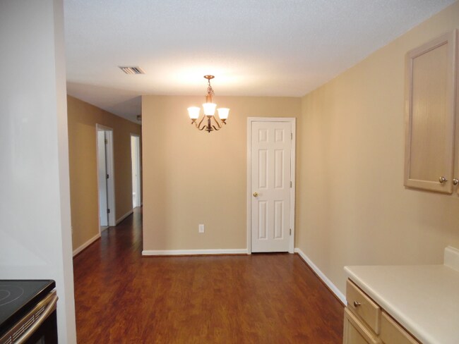 Building Photo - 601 Pelham Square Way