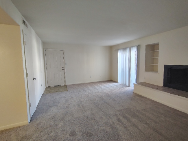 Foto del edificio - 600 Reusens Rd