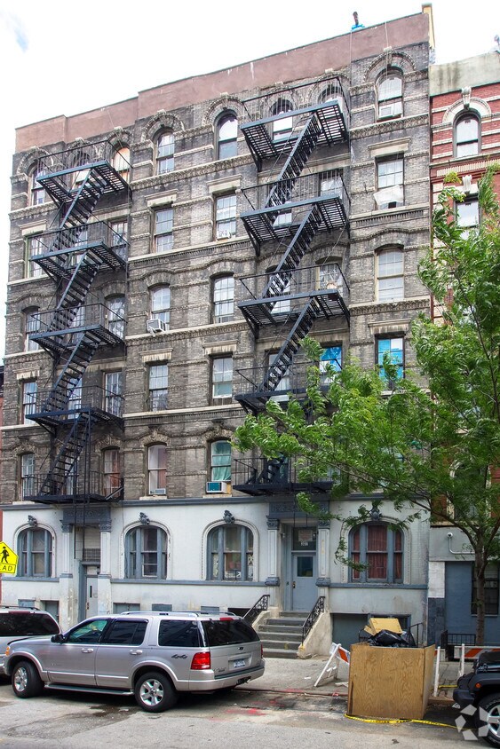 Building Photo - 307 E 109th St
