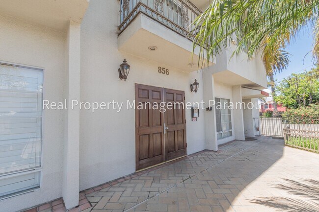 Foto del edificio - Stunning 2 Bedroom Townhouse in a Peaceful Neighborhood