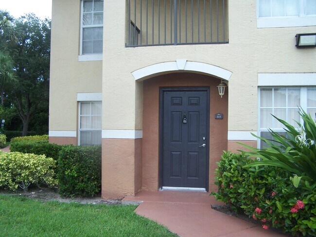 Building Photo - 10360 Fox Trail Rd S