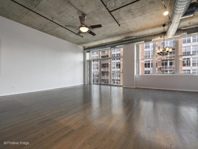 Foto del edificio - 1000 W Adams St