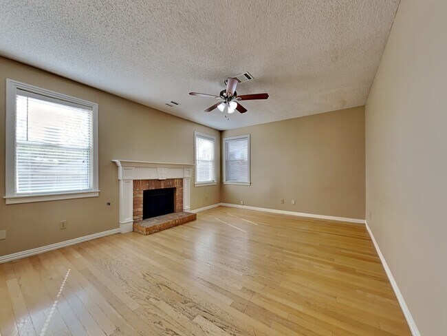 Foto del edificio - 1801 Ingleside Dr
