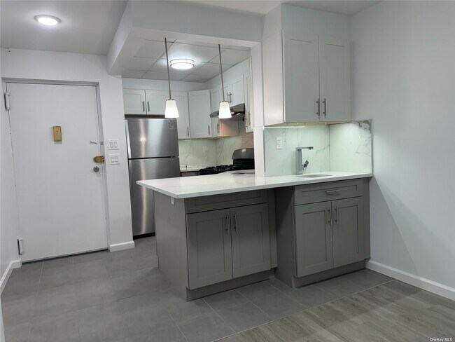 Foto del edificio - 133-37 41st Rd