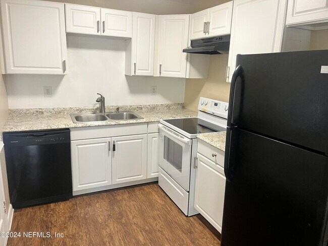 Building Photo - 6060 Mizzell Dr