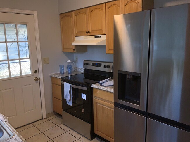 Foto del edificio - 137 N Cherry St