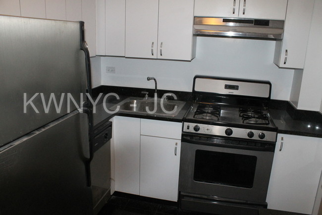 Building Photo - NO FEE DOORMAN BUILDING MIDTOWN EAST