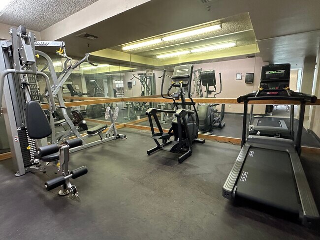 Foto del edificio - 3095 Lakeside Dr