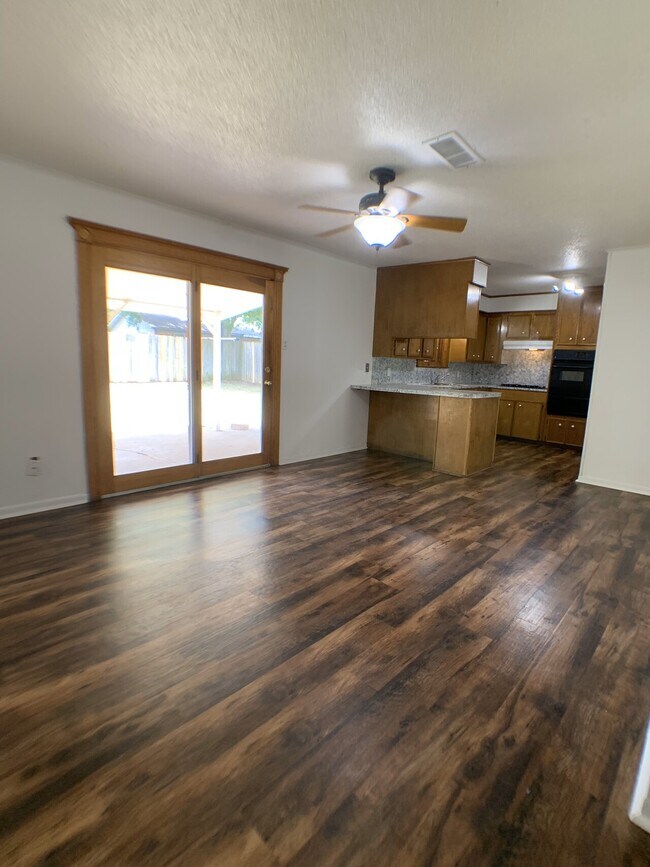 Foto del edificio - 707 N Lane Wells