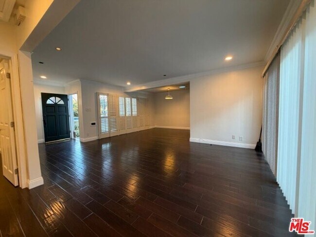 Building Photo - 1386 La Loma Rd