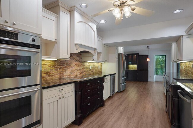 Foto del edificio - 6230 SW 112th St