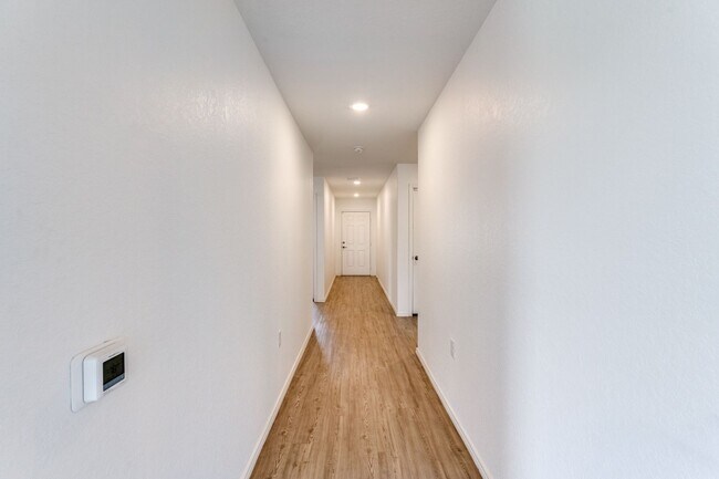 Building Photo - 4-BEDROOM HOME IN MISSION DEL LAGO