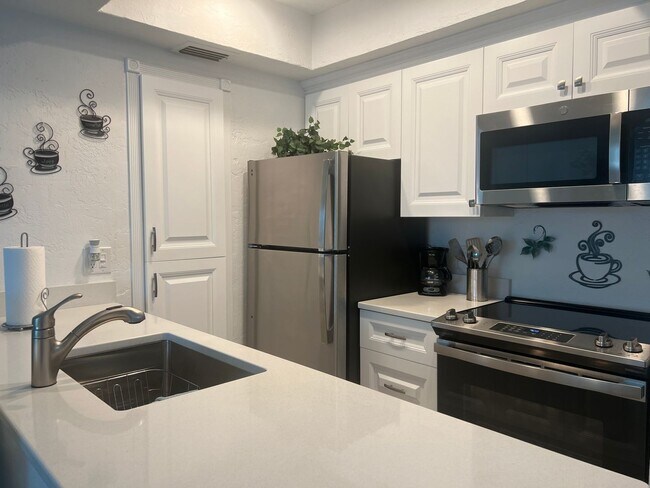 Foto del edificio - Adorable 1BR/1BA Condo in Downtown Venice