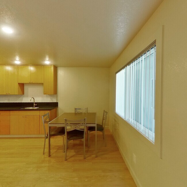 Photo - Piedmont Palace Apartments