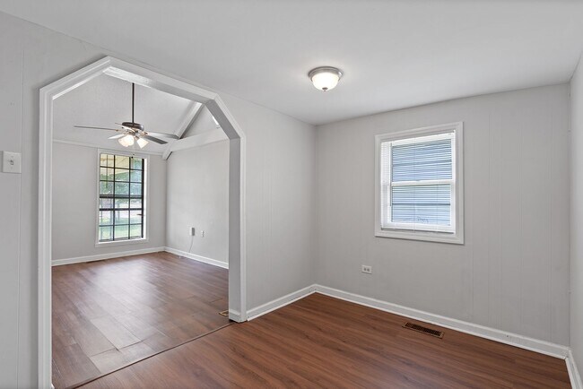 Building Photo - 3606 7th Ave
