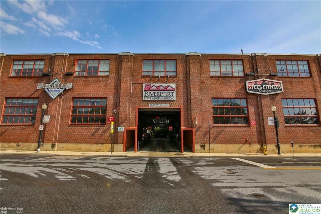 Primary Photo - 11 W 2nd St