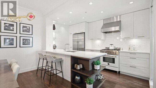 Photo du bâtiment - 168-168 E 35th Ave