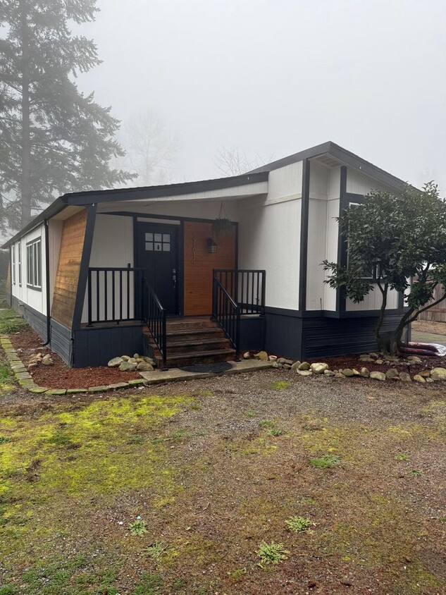 Foto principal - Updated 3 bed Bonney Lake home on dead end...