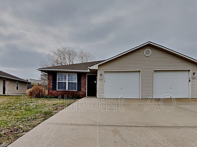 317 NW Woodbury Dr, Grain Valley, MO 64029 House Rental in Grain Valley, MO