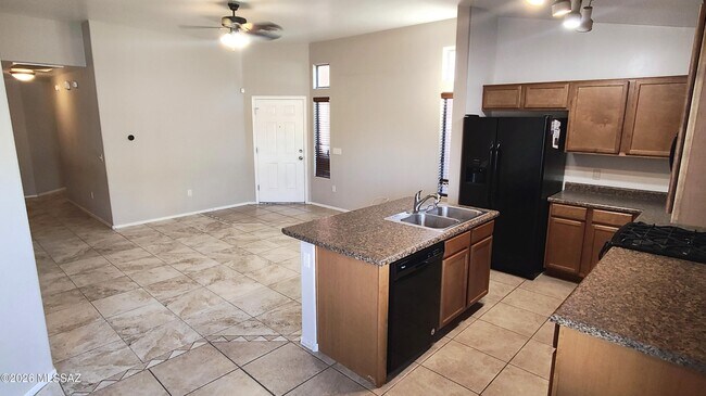 Building Photo - 2155 E Calle Gran Desierto