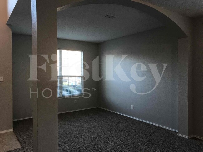Foto del edificio - 429 W Clover Park Dr