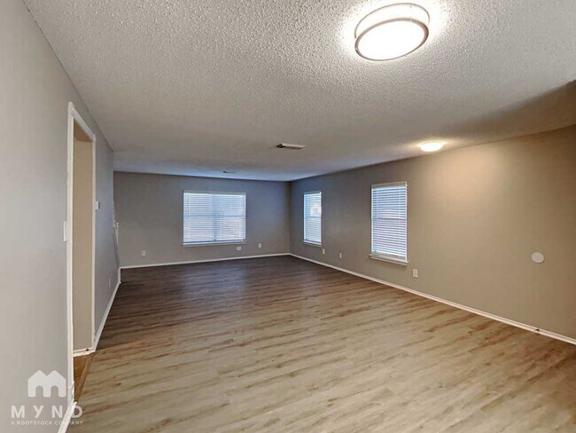 Foto del edificio - 9703 Cameron Creek