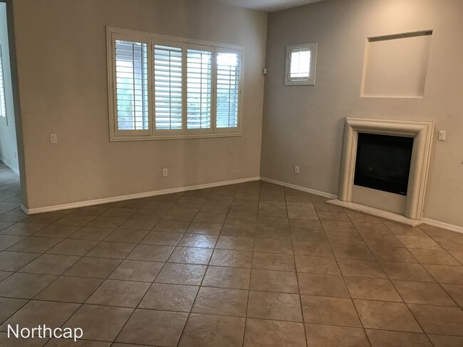 Foto del edificio - 2753 Struan Ave