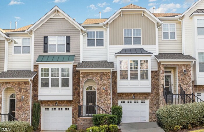 Foto principal - Beautiful 3 Story Townhome! Ready to Rent Now