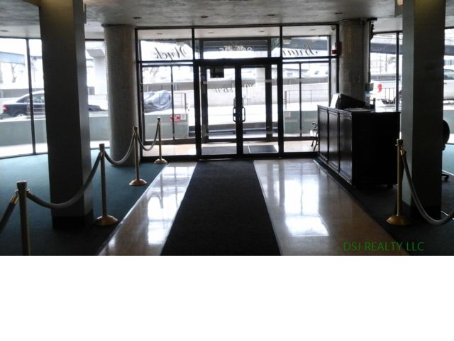 Building Photo - 8625 Van Wyck Expy