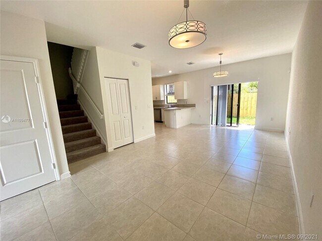 Foto del edificio - 788 NE 208th St