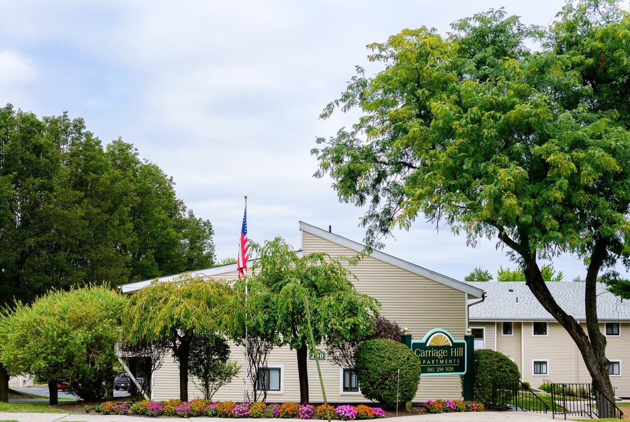 Primary Photo - Carriage Hill Apartments