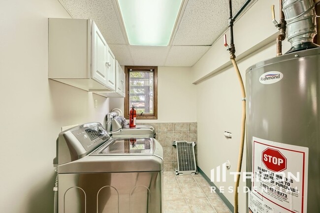 Building Photo - 1180 4th St W