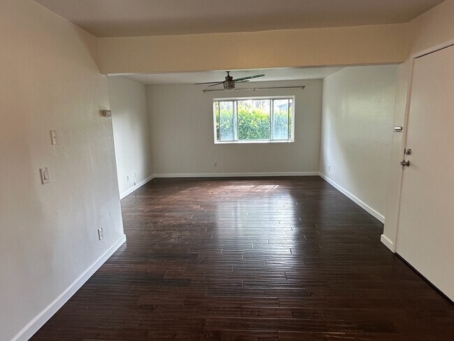 Living / dinging Area - 518 San Juan Ave