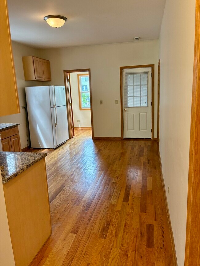 Foto del edificio - 2710 N Ridgeway Ave