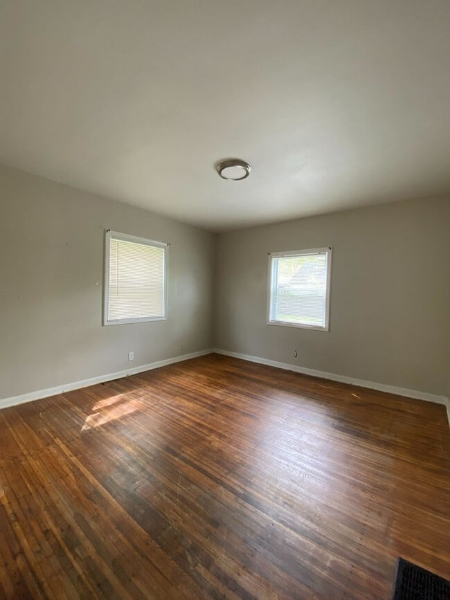 Building Photo - A single-family home located in the vibran...