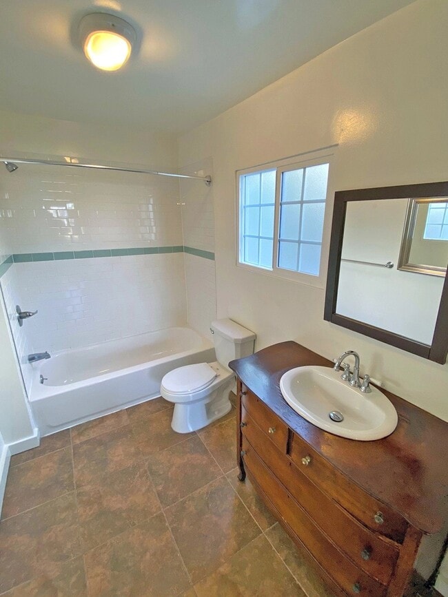 Building Photo - 1306 W Sunset Blvd