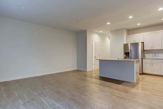 Building Photo - 3 Bedroom/2 Bath  townhouse in Kettlecove community