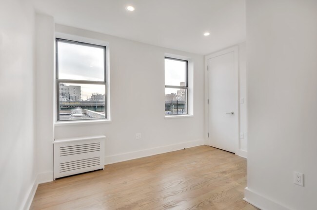 Foto del edificio - 3755 77th St