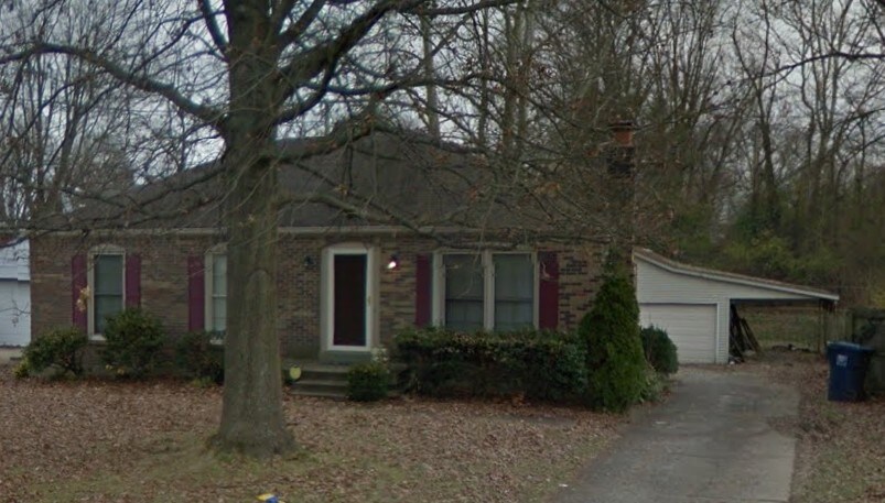 Primary Photo - 207 S Evergreen Rd