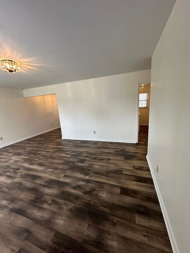 Foto del edificio - Freshly Renovated 3Bed / 2Bath Home with F...