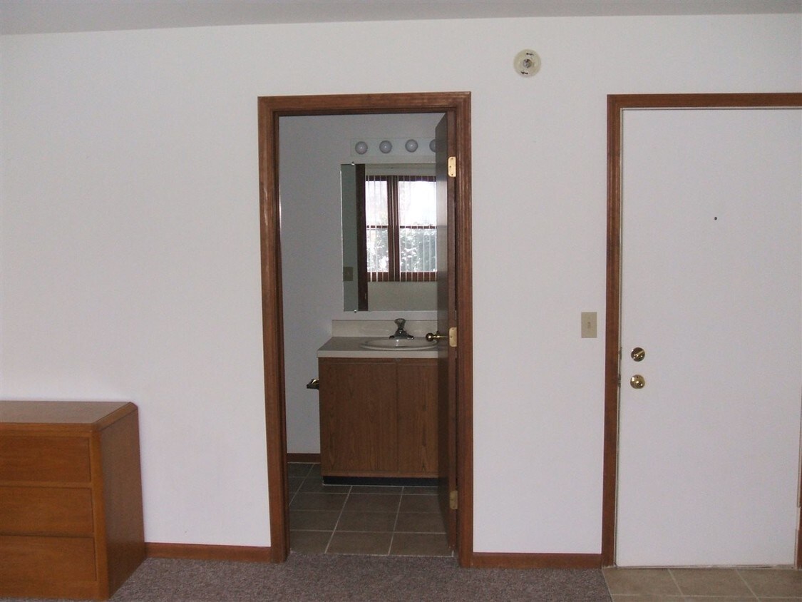 Building Photo - 1611 Ashman St
