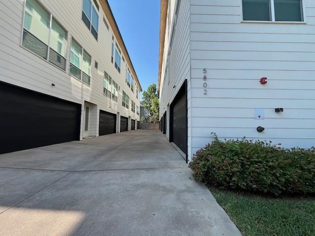 Building Photo - 5802 Lindell Ave