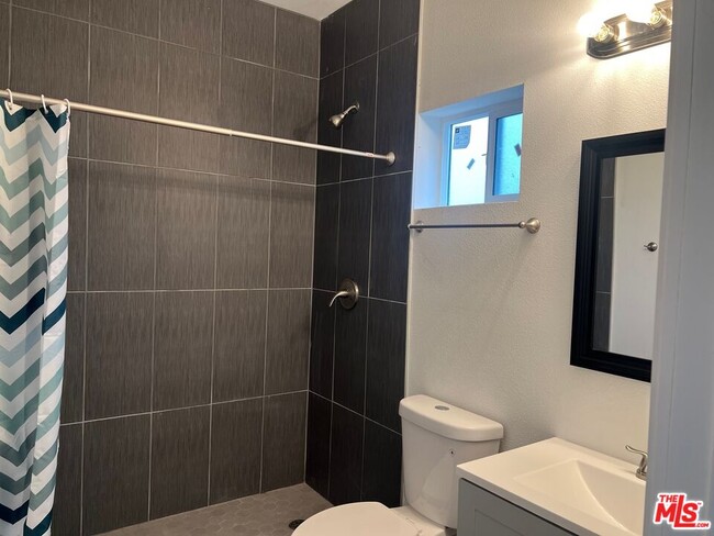 Foto del edificio - 233 N Park View St