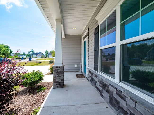 Building Photo - 909 Needlerush Rd