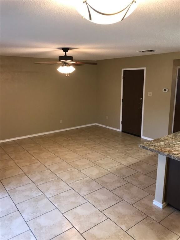 Building Photo - 6029 Robin Dr