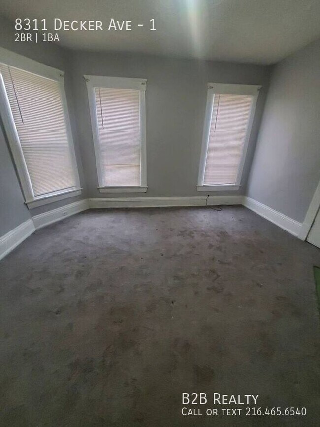 Foto del edificio - 8311 Decker Ave