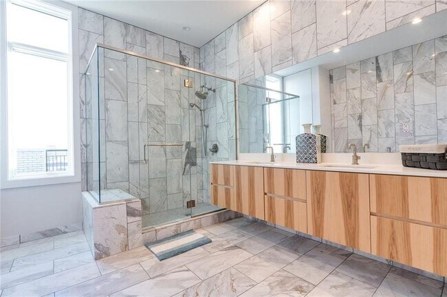 Foto del edificio - Fully Furnished-Posh Urban Penthouse in Mi...
