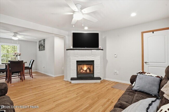 Foto del edificio - 12 Rockway Ct