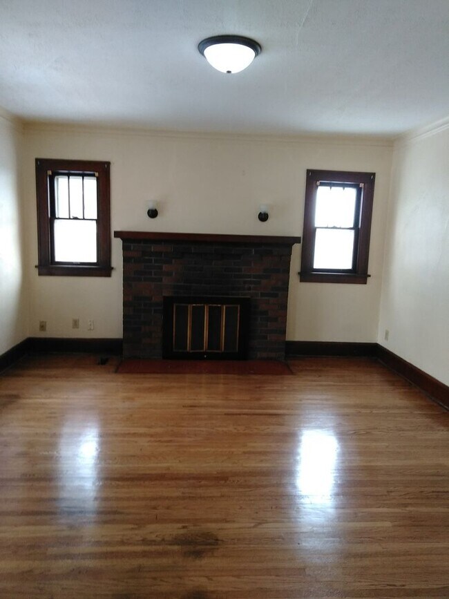 Building Photo - 619 Brown Ave