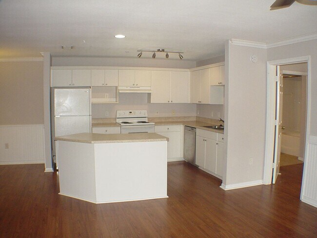 Foto del edificio - A small, gated community close to UNF, St....